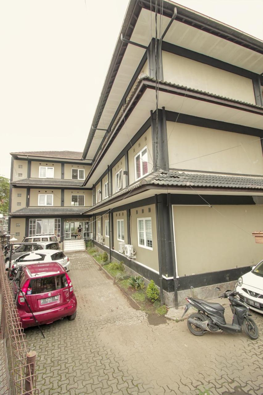 Oyo 260 Home 33 万隆 外观 照片
