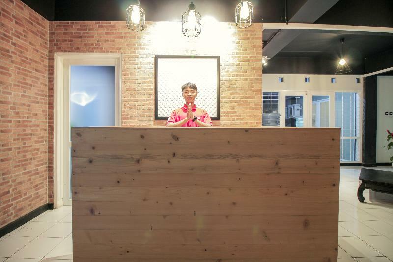 Oyo 260 Home 33 万隆 外观 照片