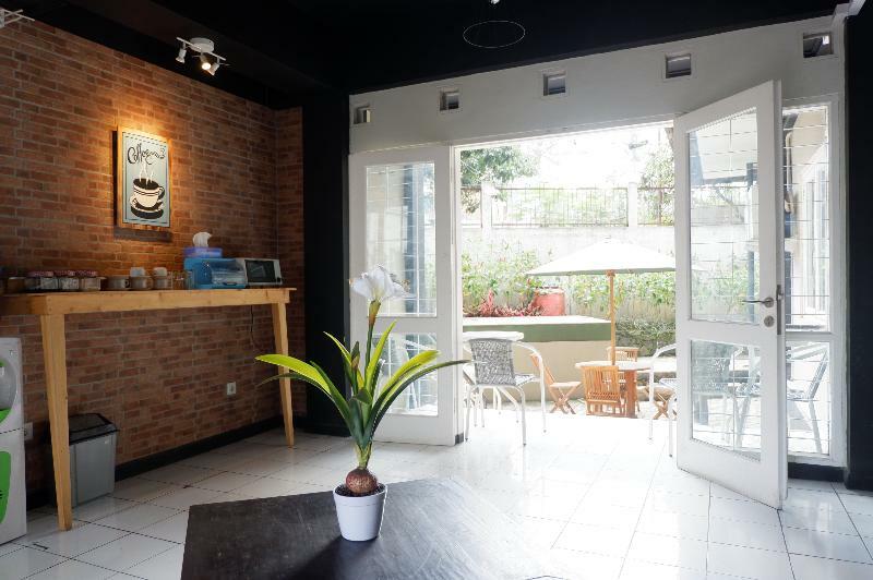 Oyo 260 Home 33 万隆 外观 照片